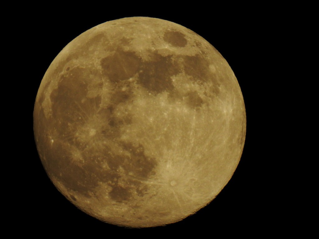 Fenomena Langit Mei 2024, Ada Hujan Meteor hingga Bulan&nbsp;Bunga!