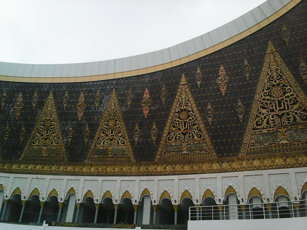 Melihat Arsitektur Masjid Raya Sumatera Barat yang Jadi Tempat Ibadah dan Destinasi&nbsp;Wisata