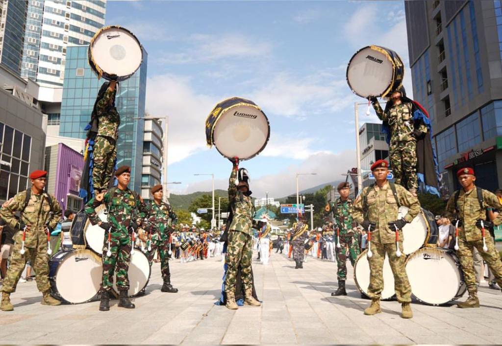 Kunjungi Korea Selatan, Satgas KJK Indonesia Sukses Pukau Warga Lokal dengan Drumband dan Kearifan&nbsp;Nusantara